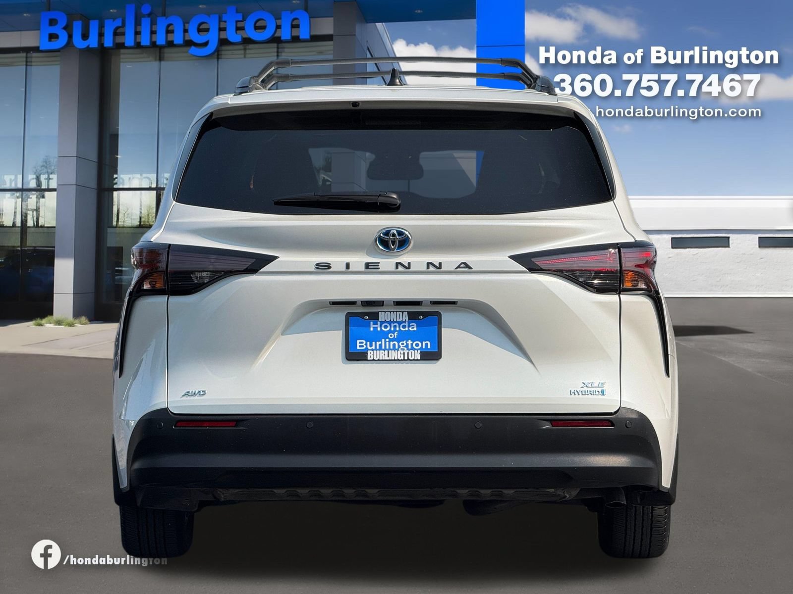 Used 2024 Toyota Sienna XLE w/ XLE Plus Package AWD/4WD image 5