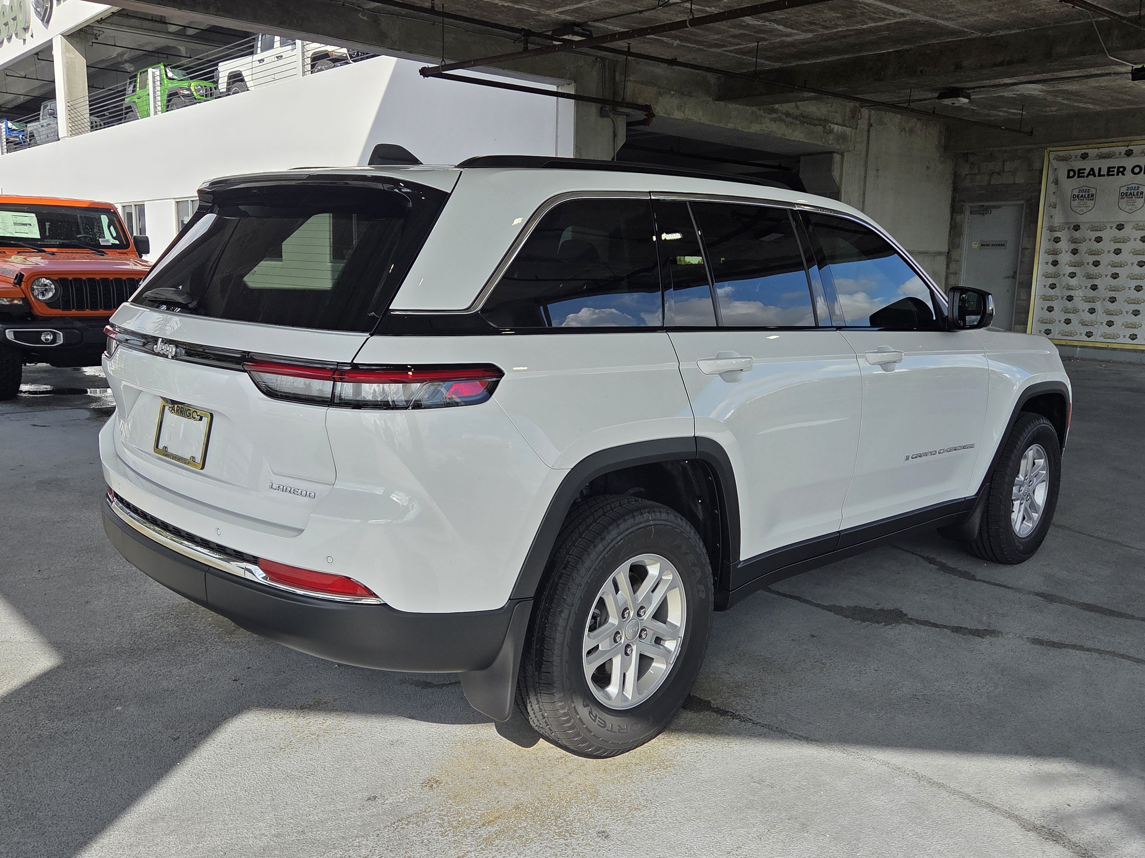 New 2025 Jeep Grand Cherokee Laredo w/ MOPAR Finishing Package RWD image 5