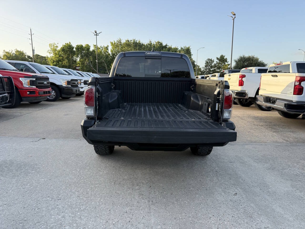 Used 2020 Toyota Tacoma TRD Off-Road AWD/4WD image 37