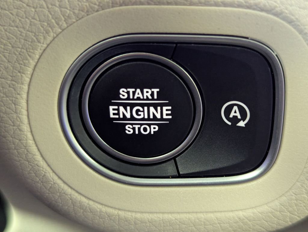 Used 2025 Mercedes-Benz GLS 450 4MATIC image 50