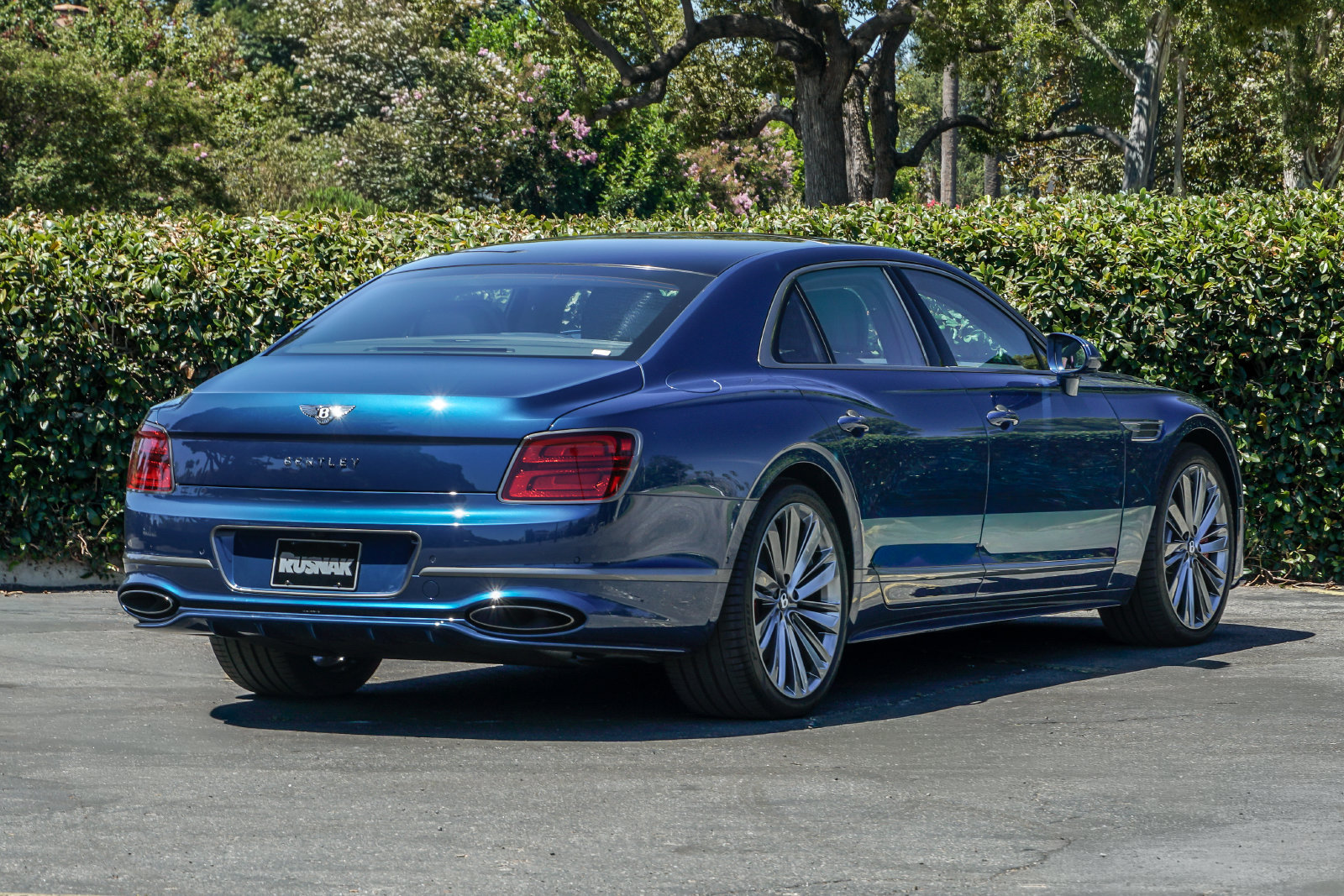 New 2025 Bentley Flying Spur Plug-In Hybrid AWD/4WD image 7