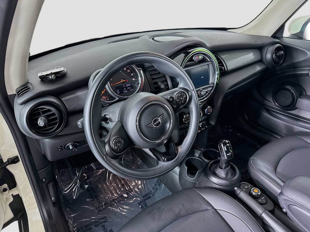 Used 2021 MINI Cooper 2-Door Hardtop FWD image 4