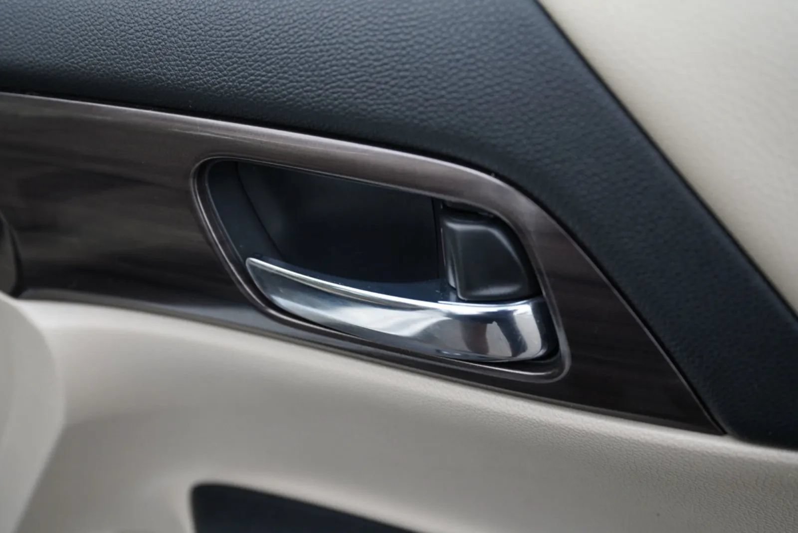 Used 2017 Honda Accord EX-L image 36
