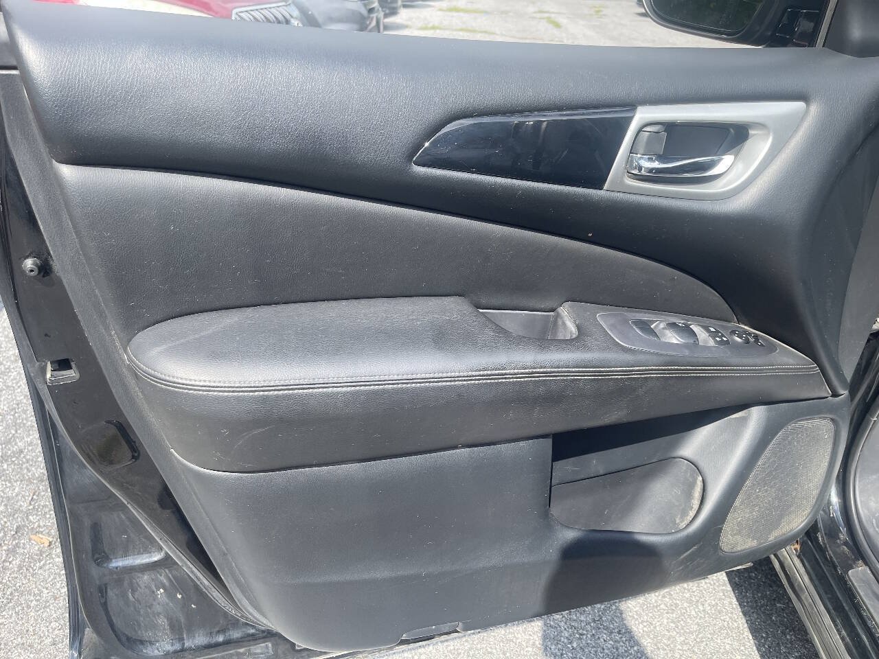 Used 2019 Nissan Pathfinder S AWD/4WD image 12