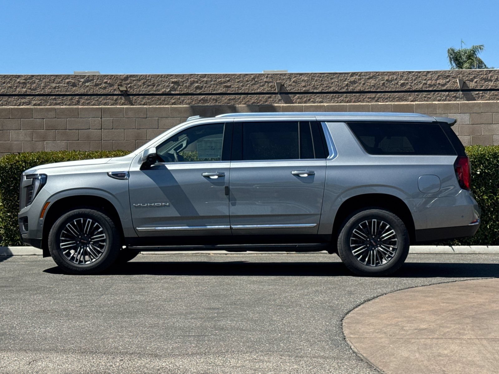 New 2026 GMC Yukon XL Elevation w/ Elevation Premium Package AWD/4WD image 7