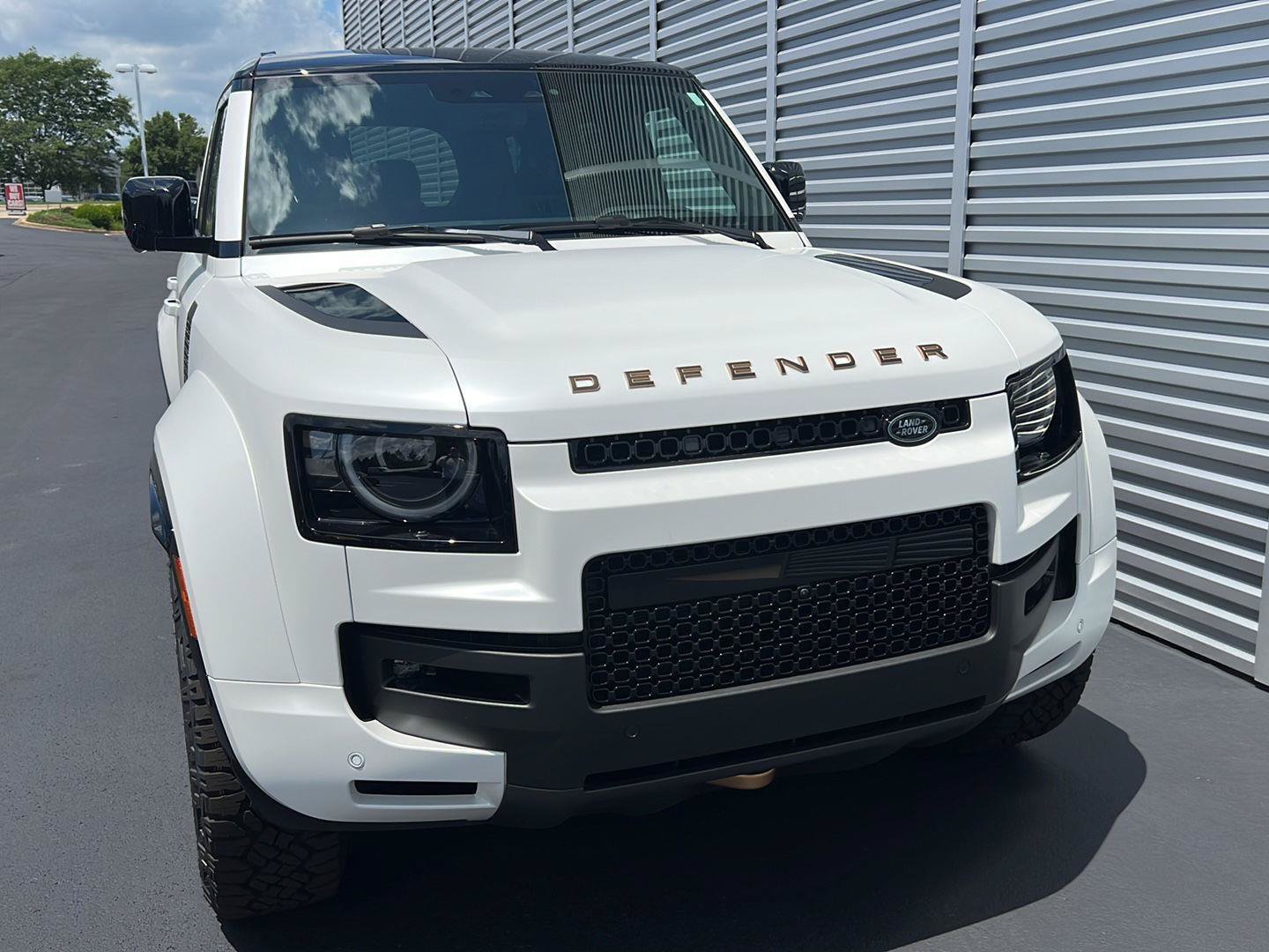 New 2026 Land Rover Defender 110 OCTA AWD/4WD image 8