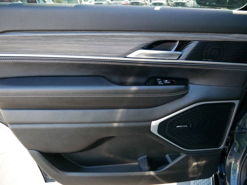 Used 2023 Jeep Wagoneer Series III w/ Flexible Seating Group image 12