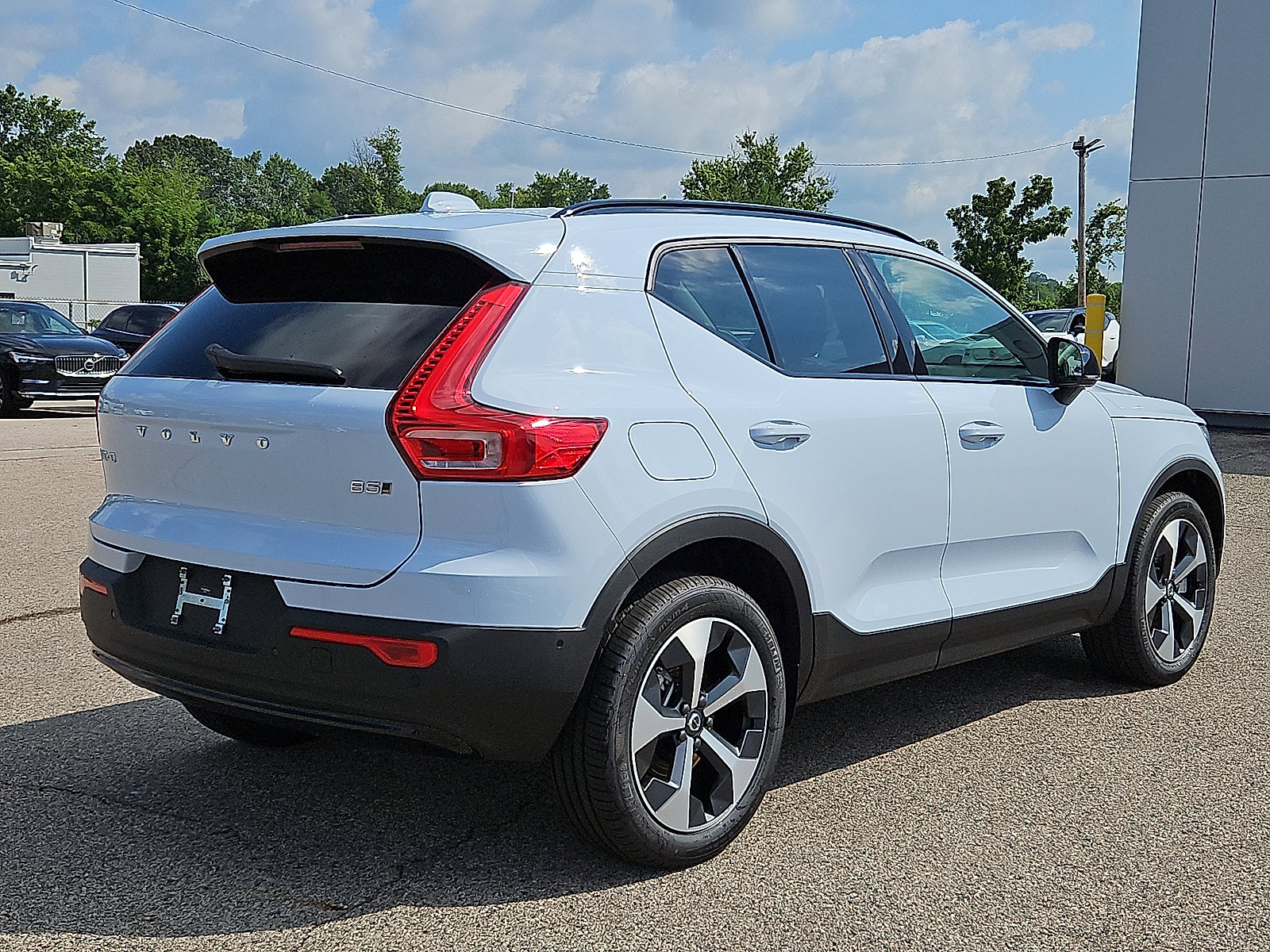 New 2026 Volvo XC40 B5 Plus w/ Protection Package Premier AWD/4WD image 6