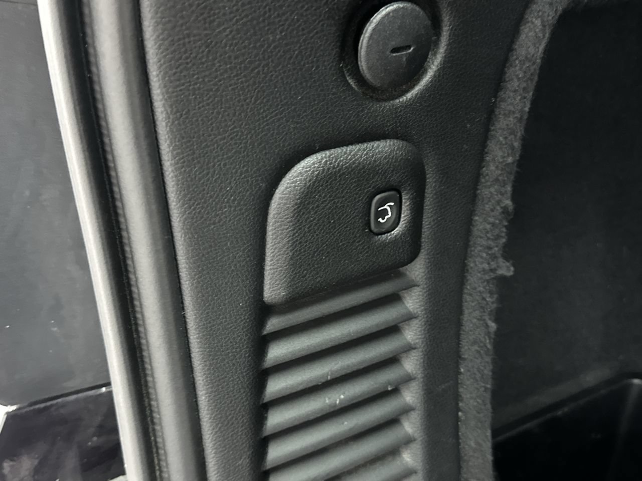 Used 2018 Dodge Durango GT w/ Technology Group AWD/4WD image 29