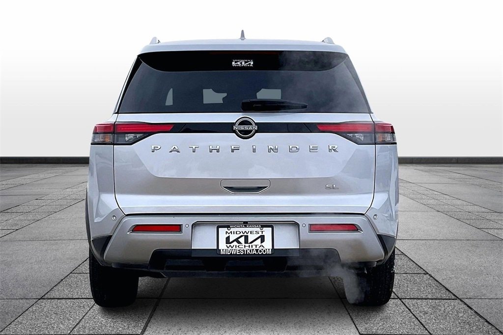 Used 2025 Nissan Pathfinder SL image 4