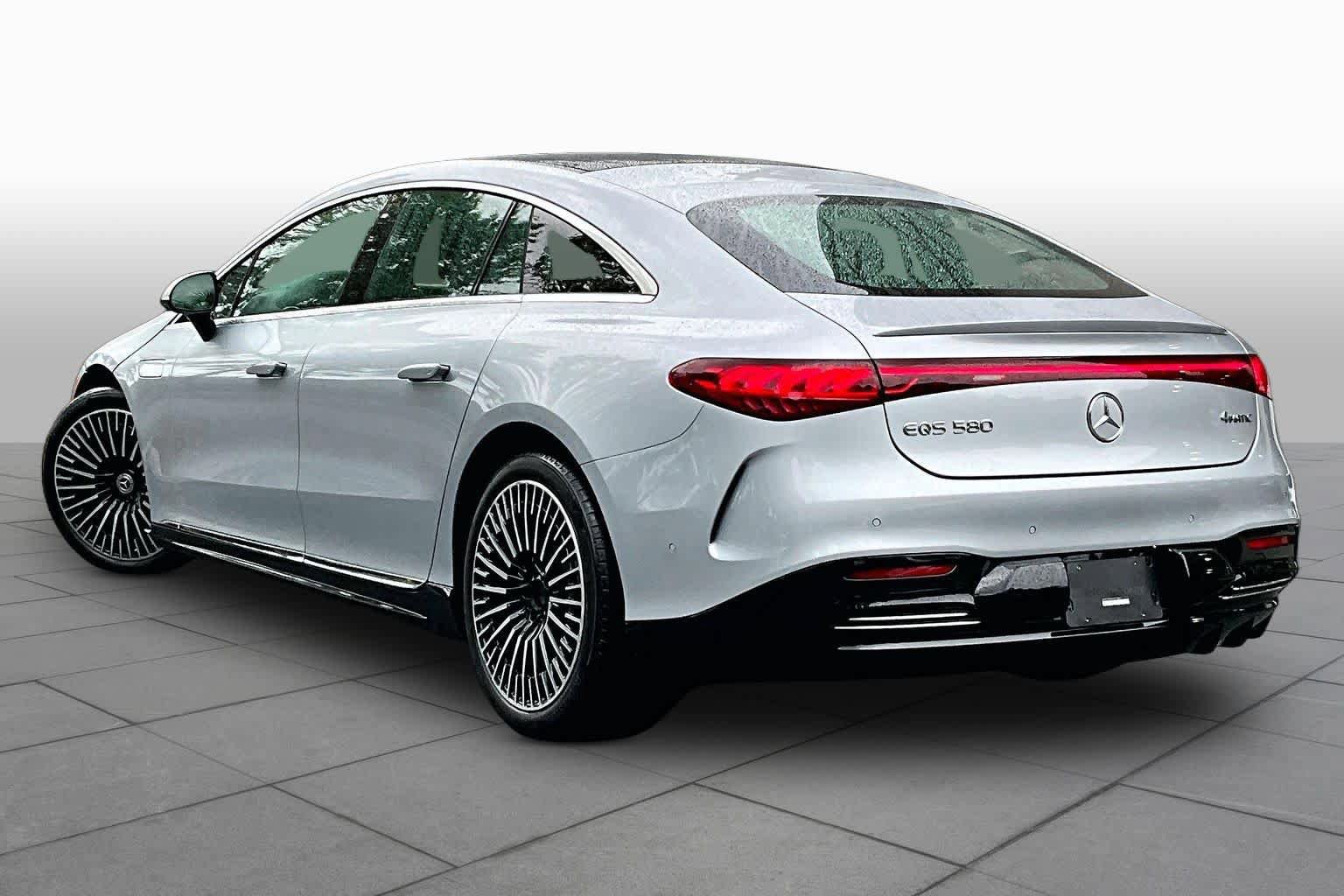 Used 2022 Mercedes-Benz EQS 580 4MATIC Sedan image 11