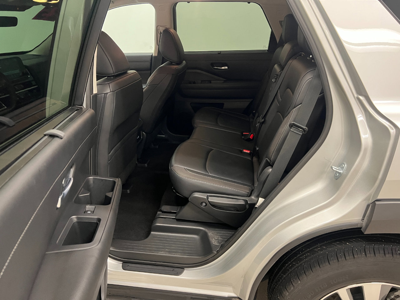 Used 2025 Nissan Pathfinder SL image 25