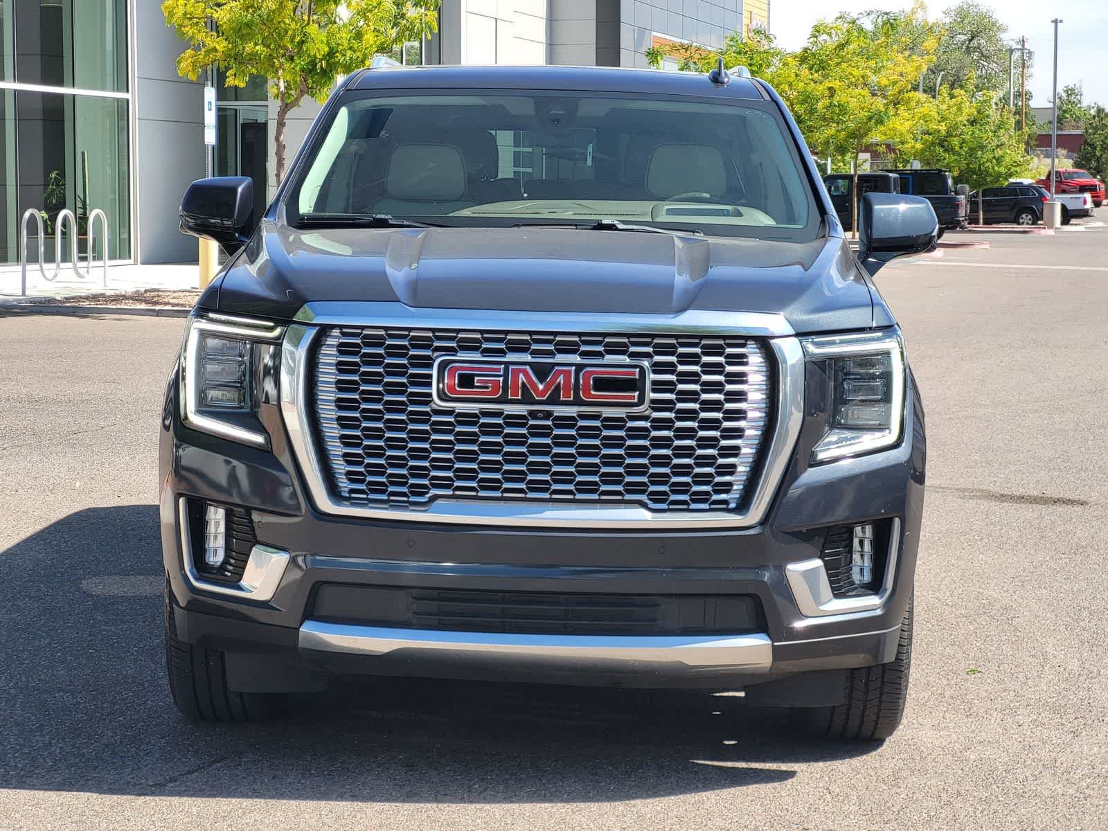 Used 2022 GMC Yukon Denali w/ Denali Premium Package AWD/4WD image 2