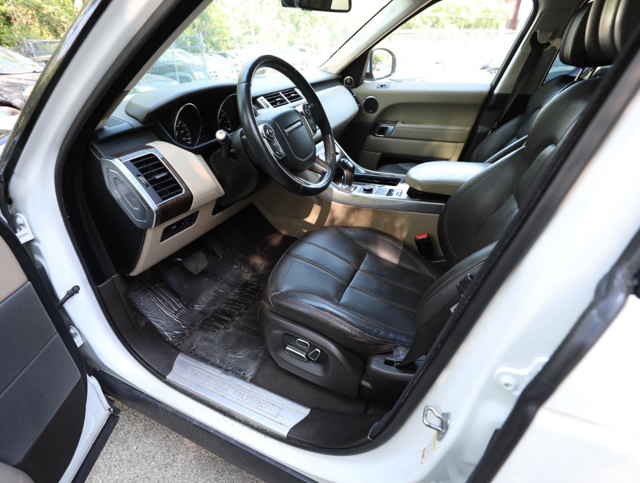 Used 2014 Land Rover Range Rover Sport HSE AWD/4WD image 19