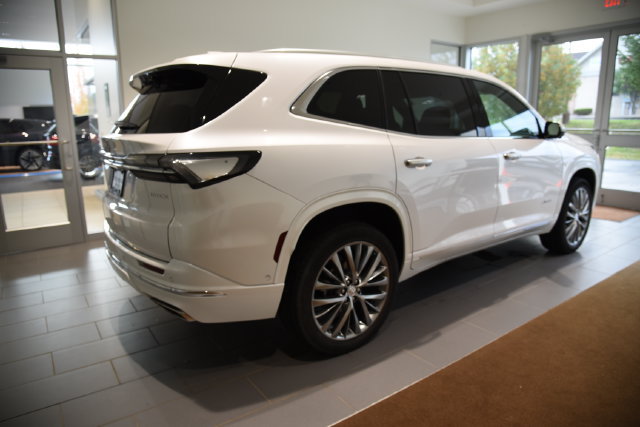 Used 2025 Buick Enclave Avenir w/ Super Cruise Package AWD/4WD image 3