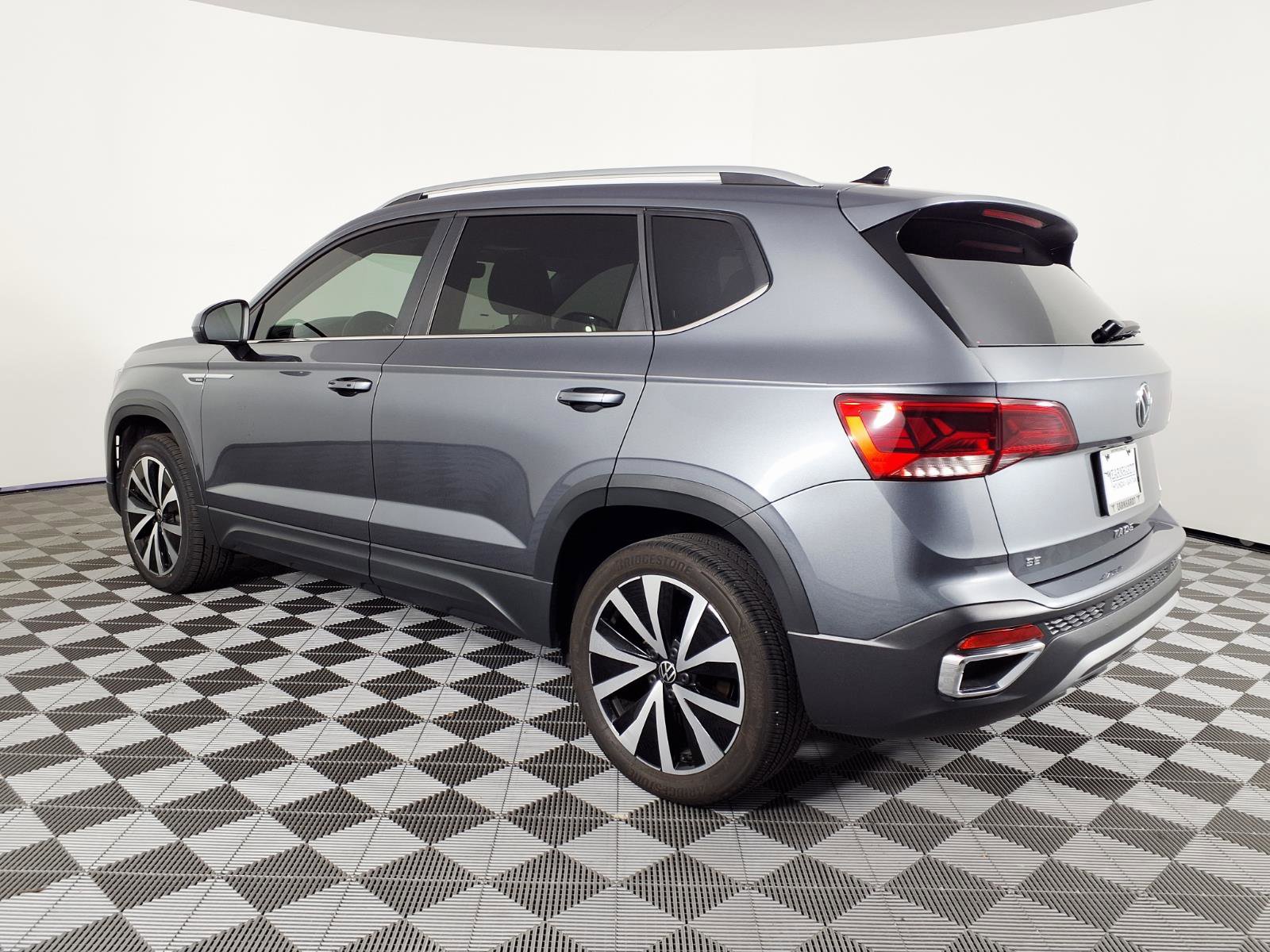 Used 2024 Volkswagen Taos SE FWD image 6