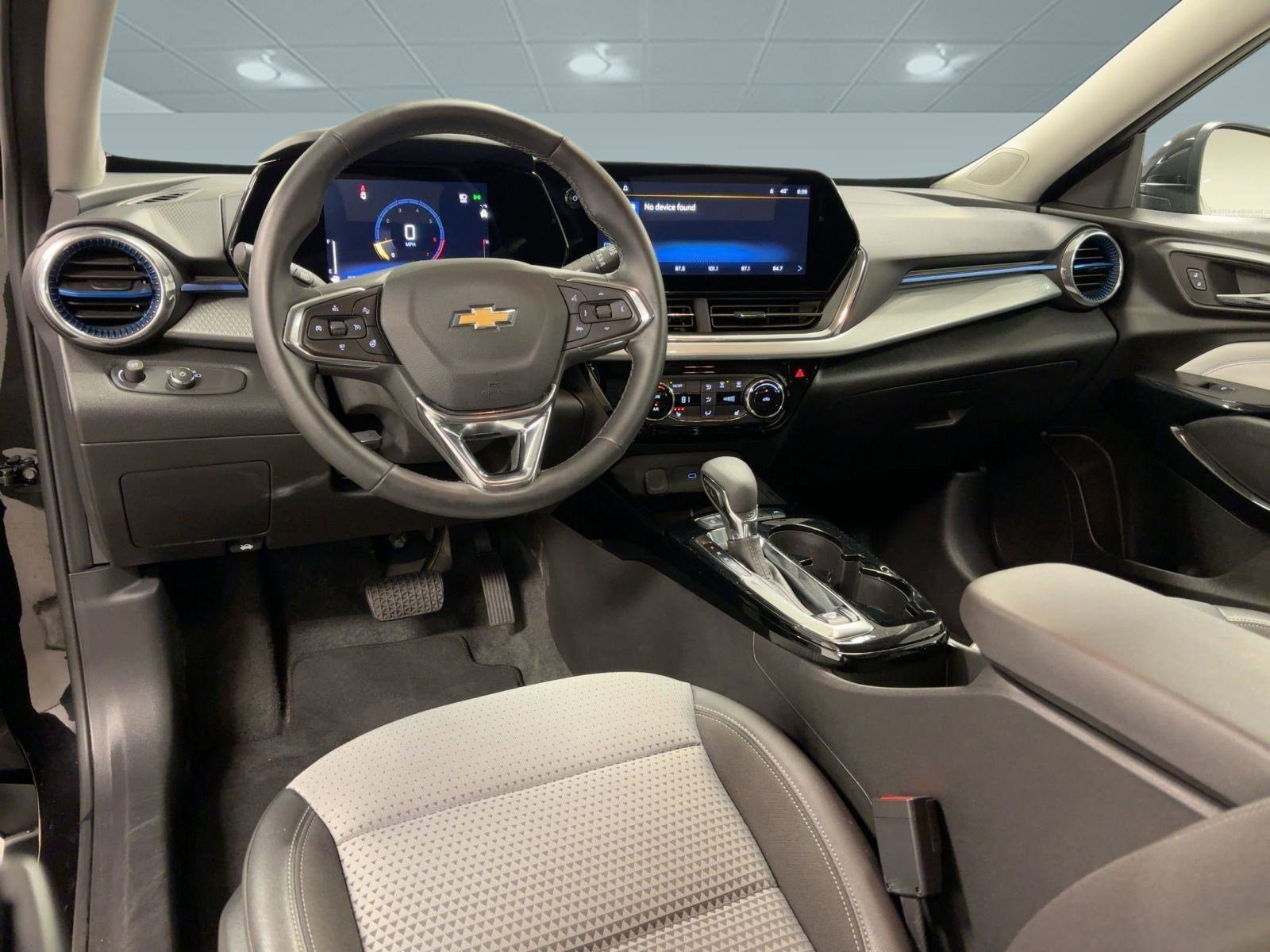 Certified 2025 Chevrolet Trax LT w/ LT Convenience Package image 28