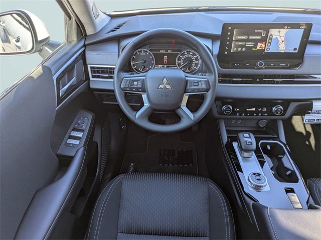 New 2025 Mitsubishi Outlander ES image 15