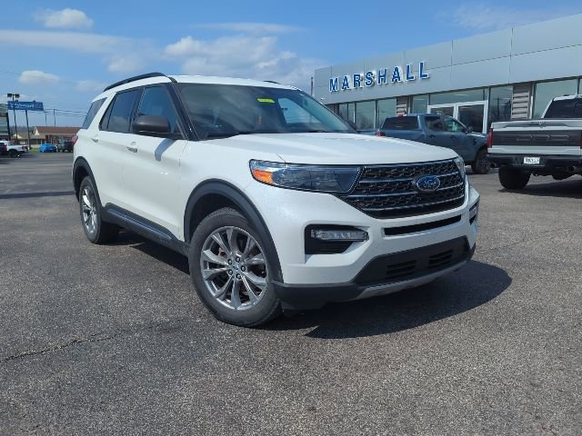 Used 2022 Ford Explorer XLT w/ Equipment Group 202A image 2