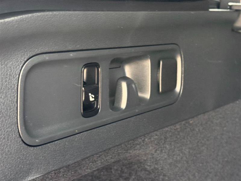 Used 2023 Mercedes-Benz GLC 300 image 22