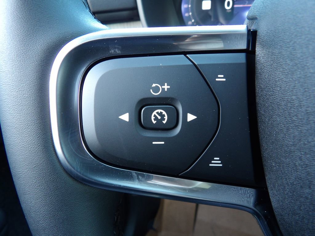 New 2026 Volvo XC40 B4 Plus FWD image 18