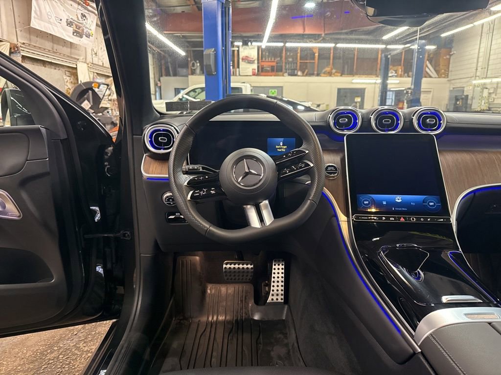 Used 2025 Mercedes-Benz GLC 350e image 13
