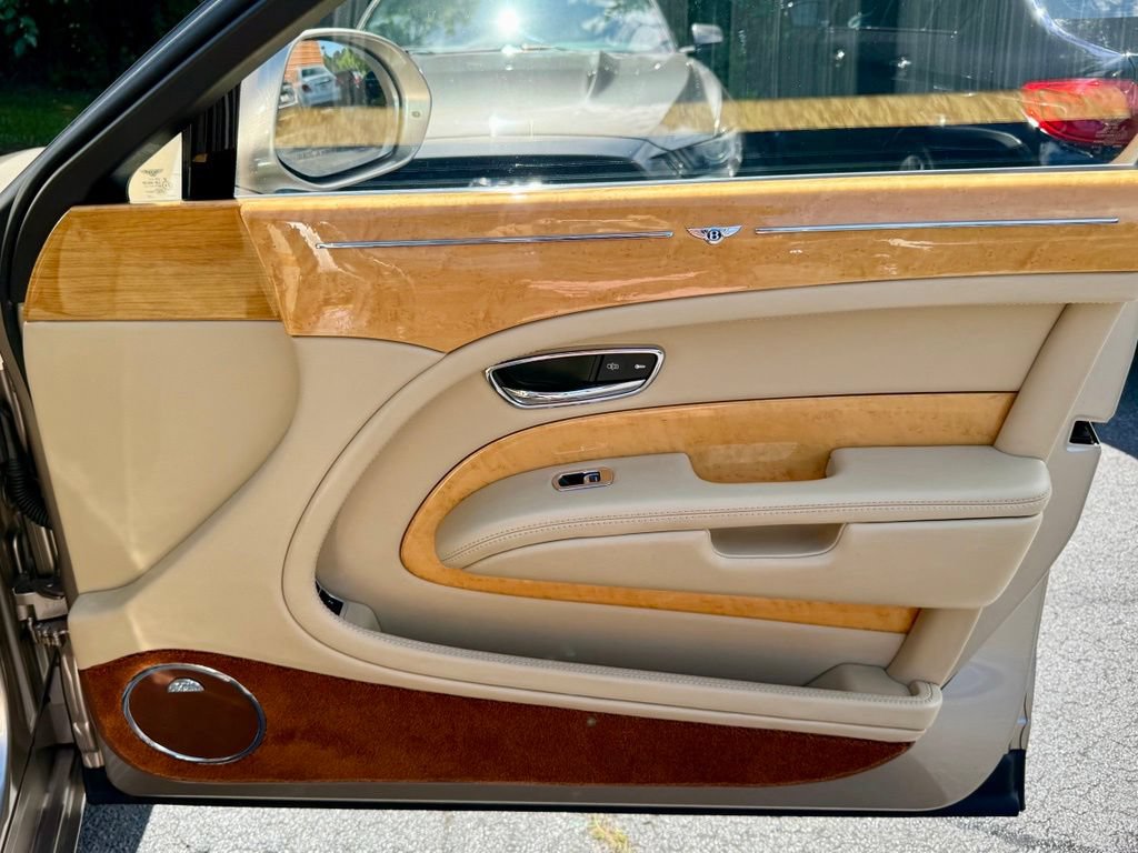 Used 2016 Bentley Mulsanne RWD image 39