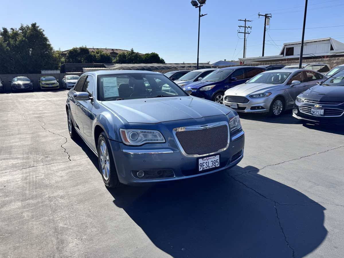 Used 2011 Chrysler 300 C RWD image 9