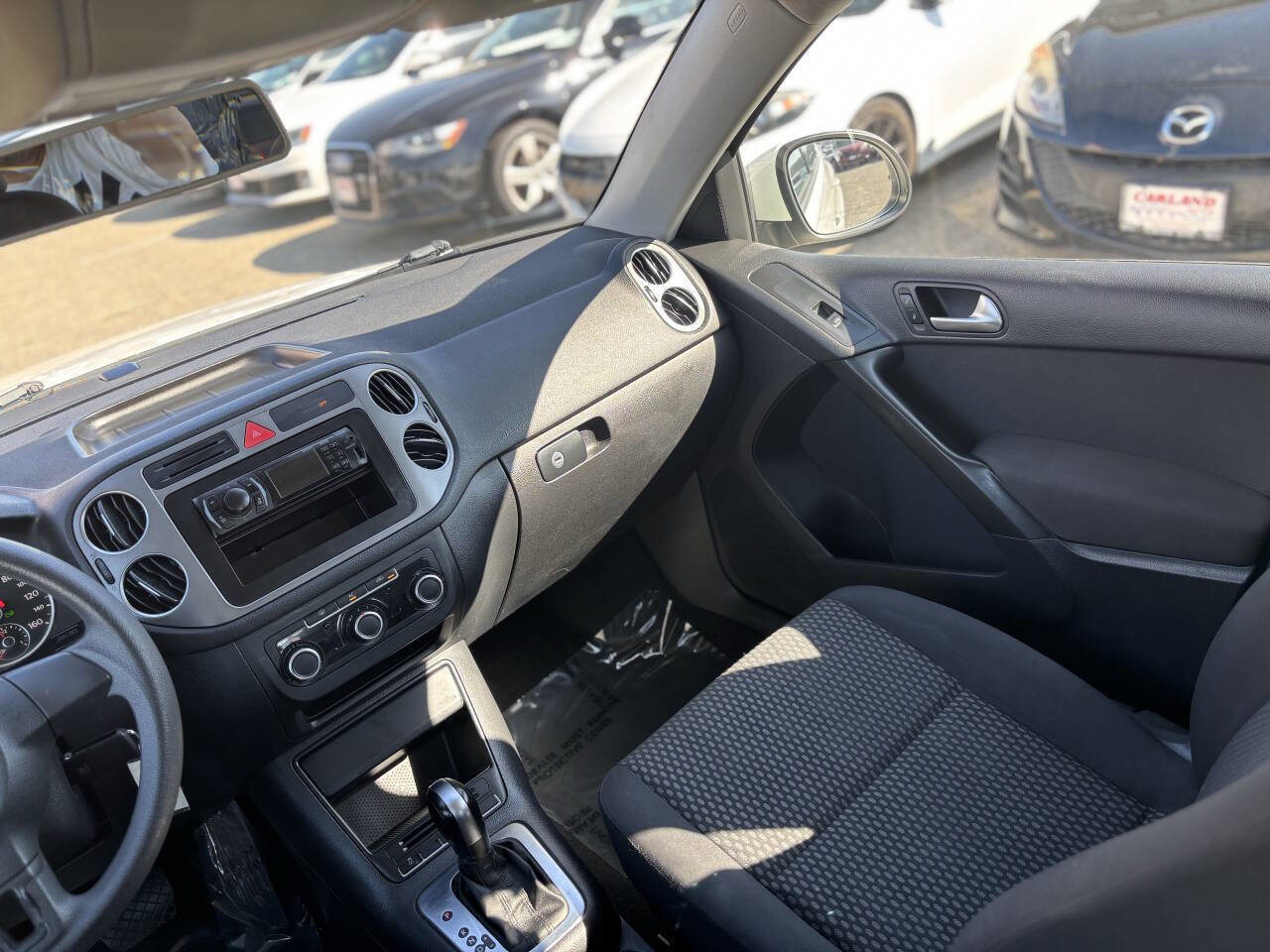 Used 2011 Volkswagen Tiguan S image 21
