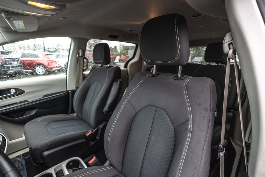 Used 2020 Chrysler Voyager L FWD image 22