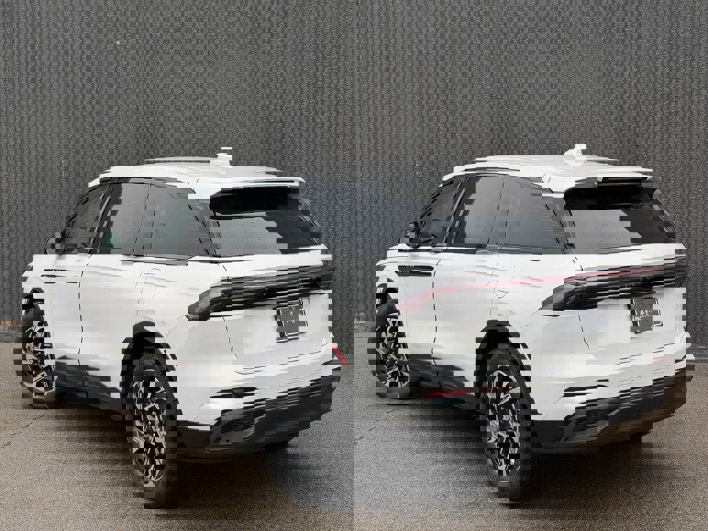 New 2026 Lincoln Nautilus Premier w/ Jet Appearance Package image 4