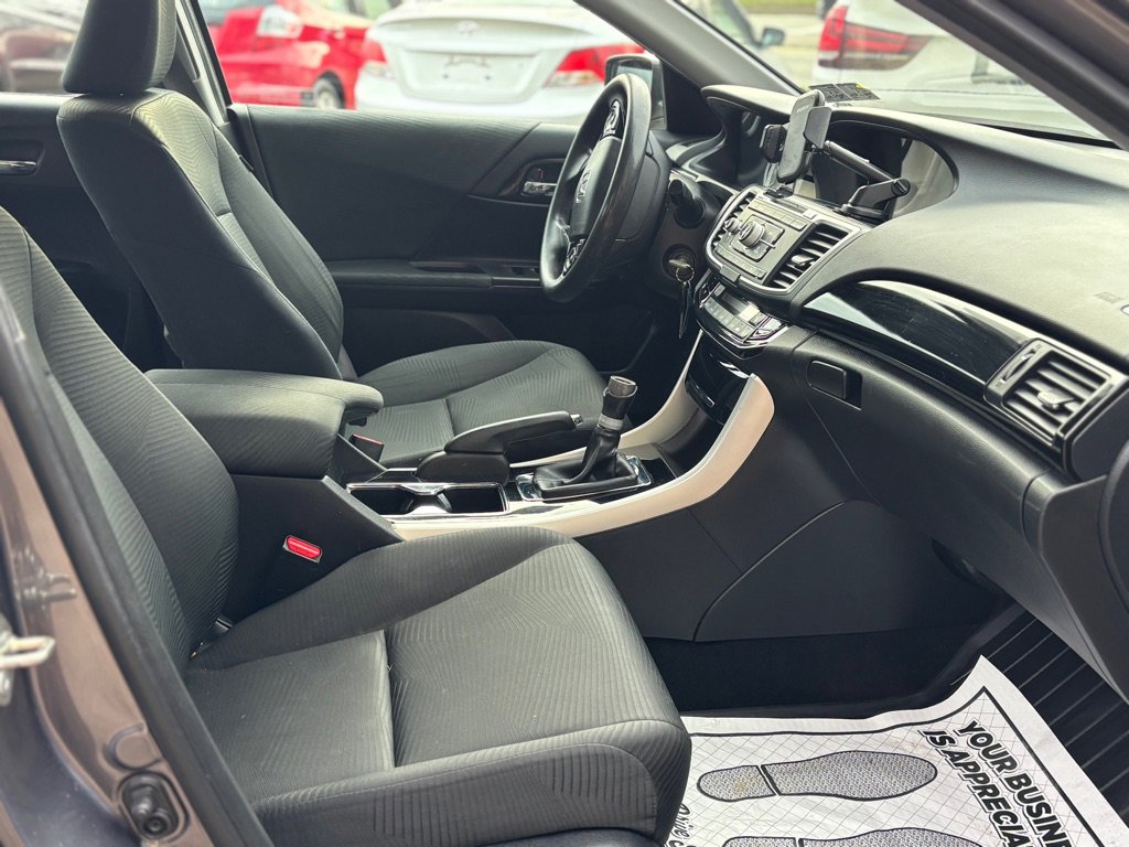 Used 2011 Subaru Outback 2.5i Limited image 29