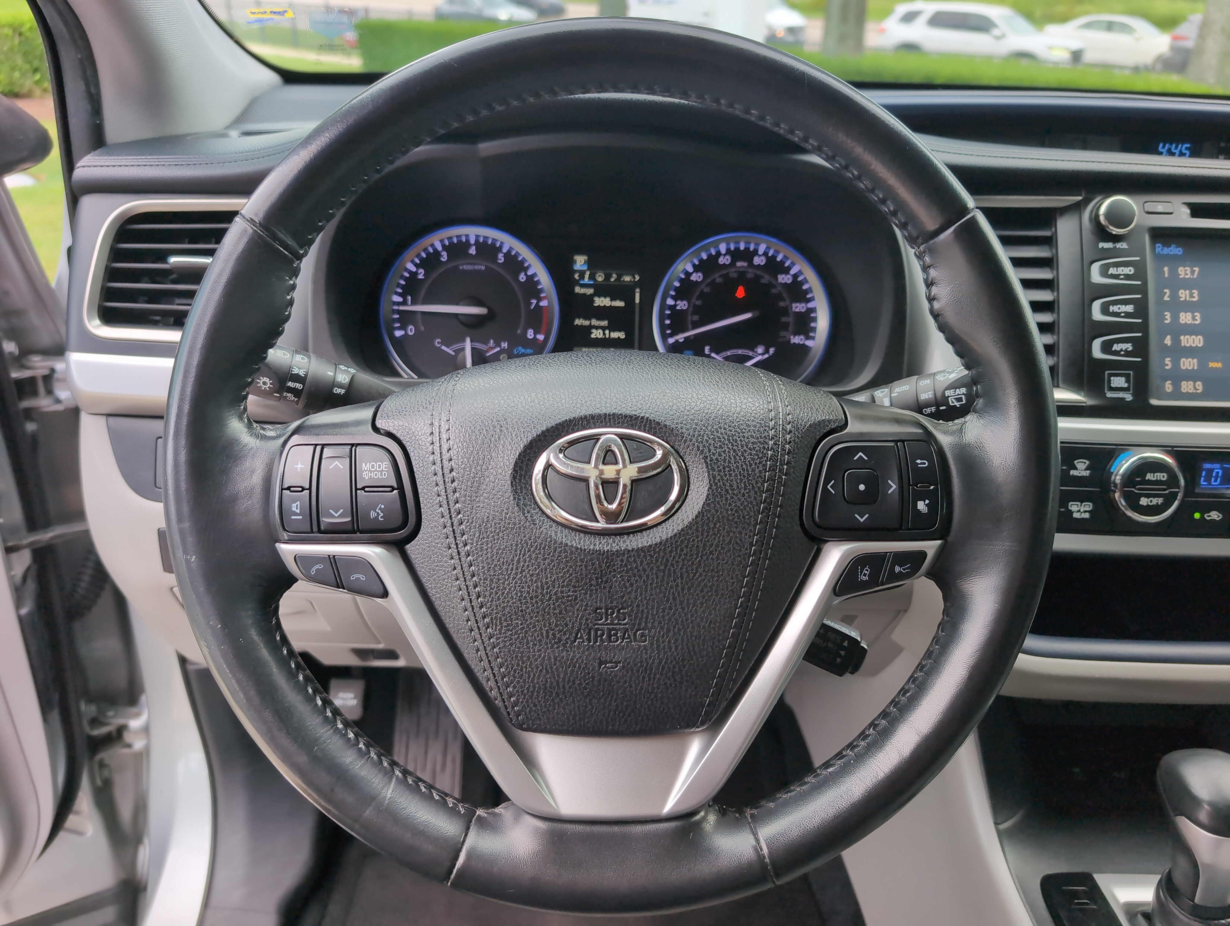 Used 2019 Toyota Highlander Limited Platinum FWD image 18