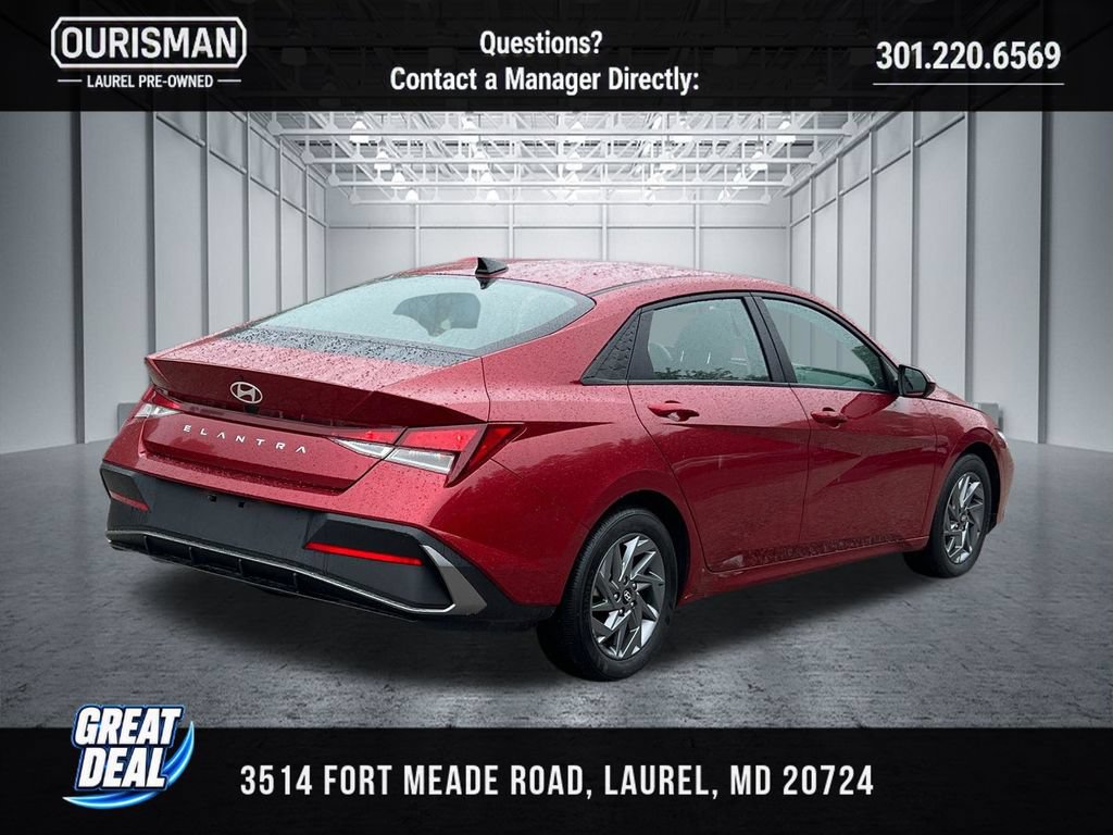 Used 2024 Hyundai Elantra SEL FWD image 3