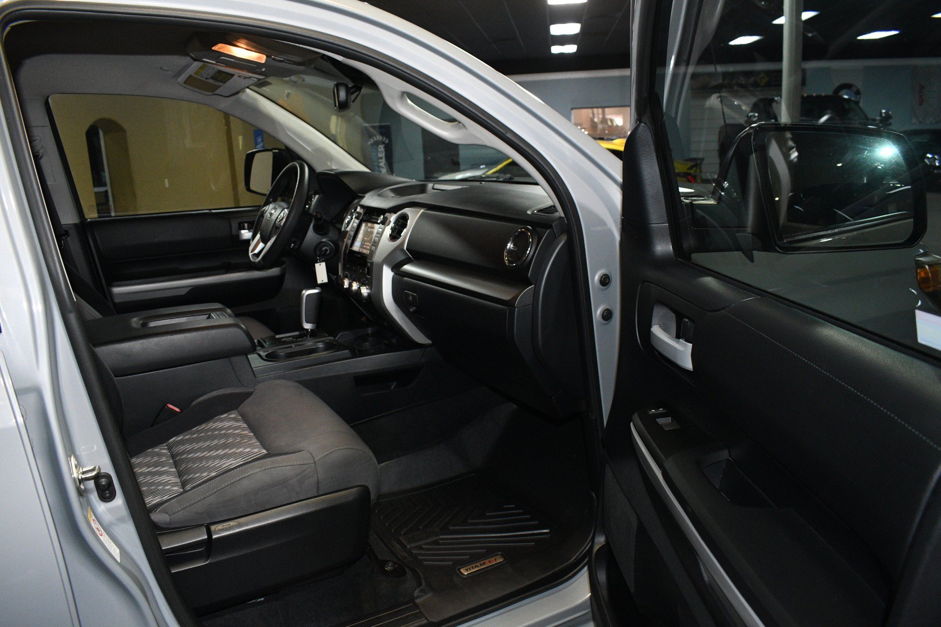 Used 2019 Toyota Tundra SR5 w/ SR5 Upgrade Package AWD/4WD image 48