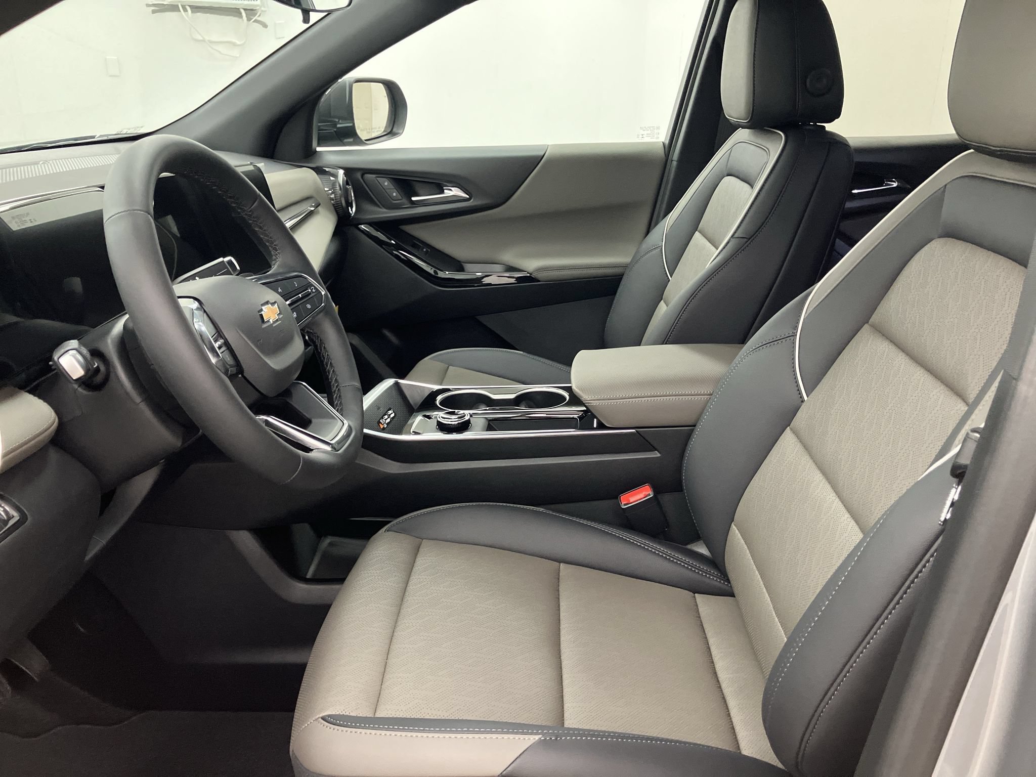 New 2027 Chevrolet Equinox LT w/ Convenience Package II AWD/4WD image 10