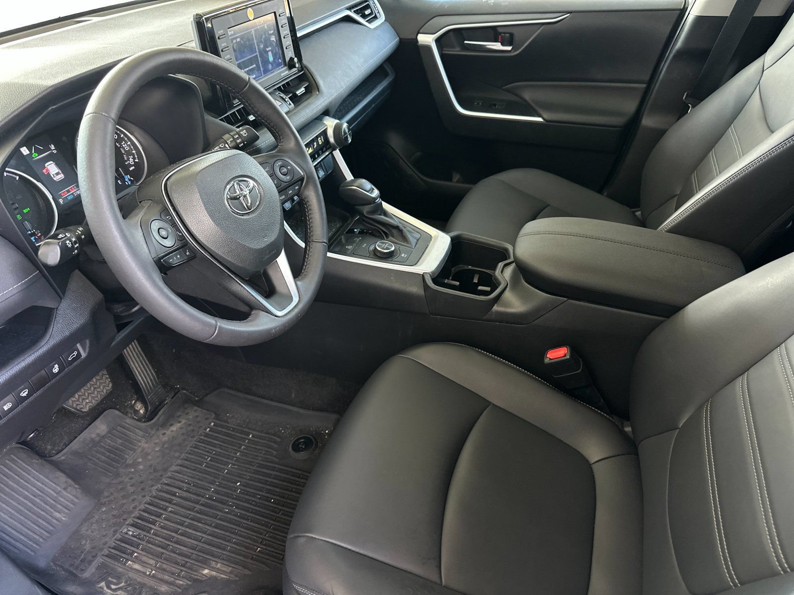 Used 2022 Toyota RAV4 XLE Premium AWD/4WD image 9