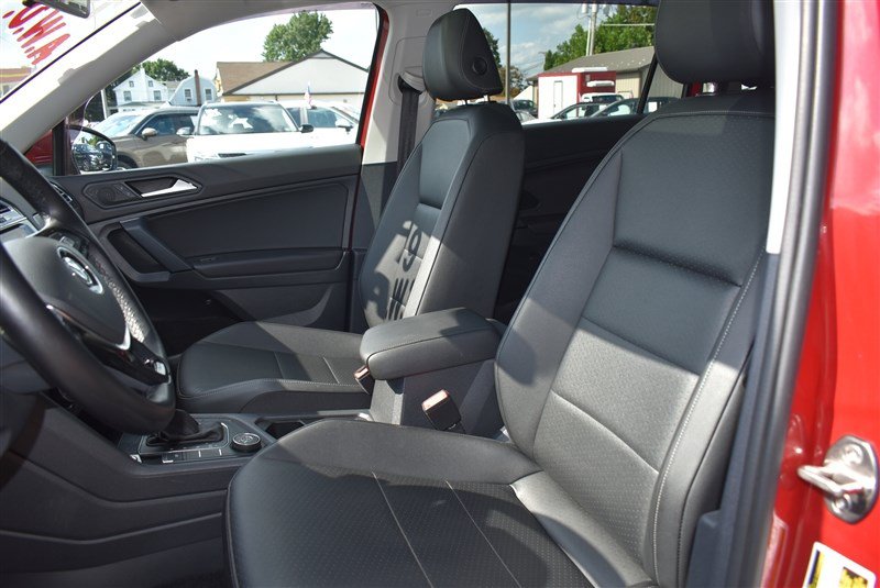 Used 2019 Volkswagen Tiguan SE w/ Panoramic Sunroof Package AWD/4WD image 12