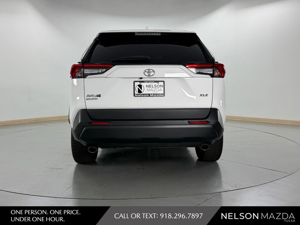 Used 2020 Toyota RAV4 XLE Premium FWD image 7