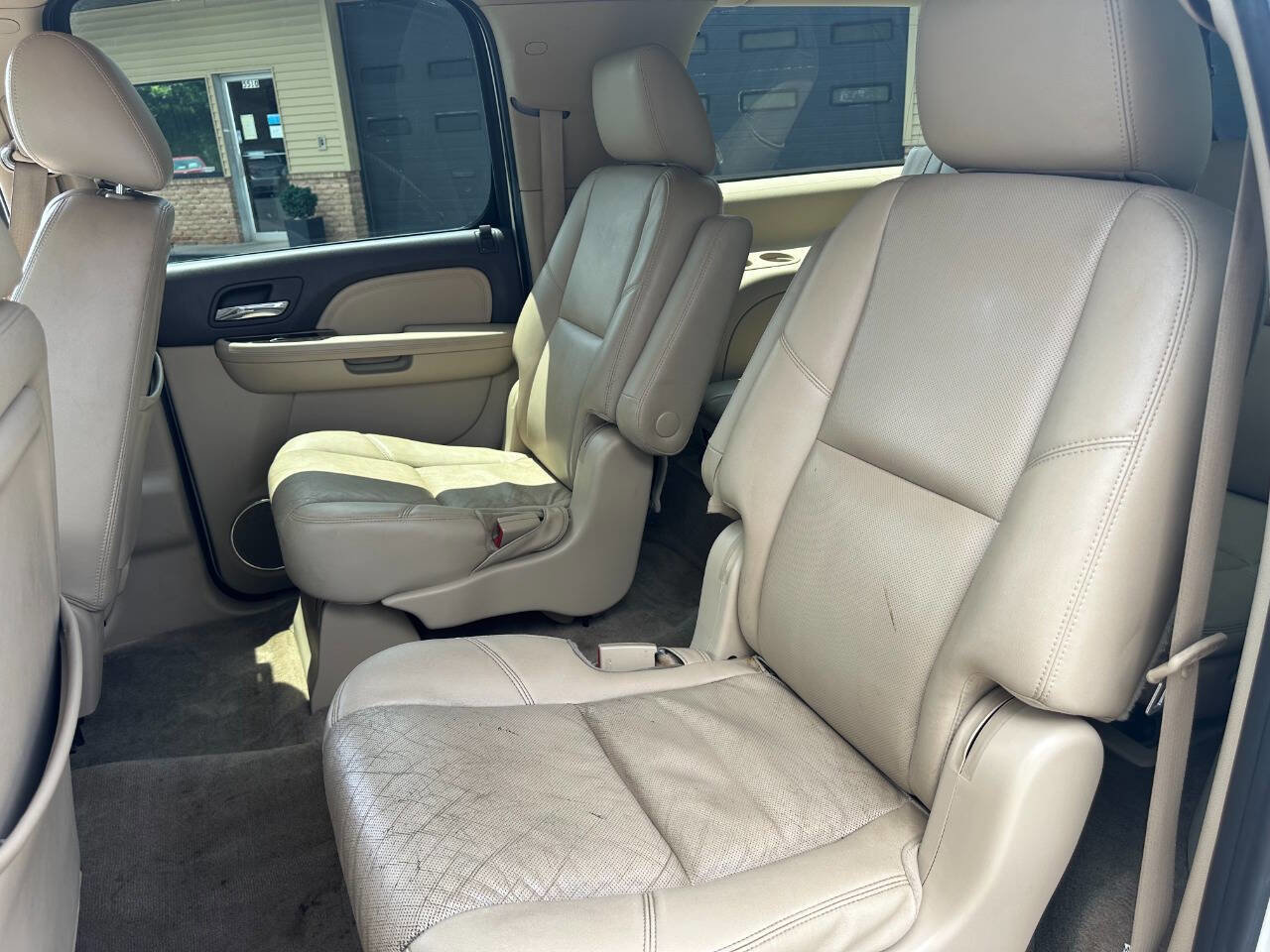 Used 2011 GMC Yukon XL Denali AWD/4WD image 28