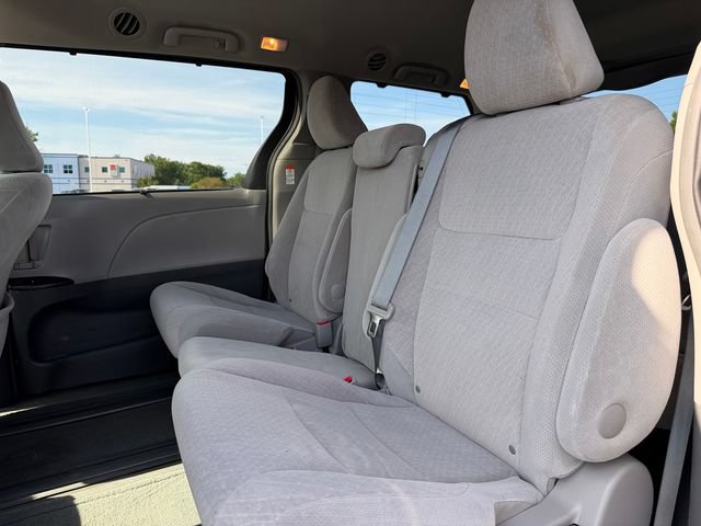 Used 2015 Toyota Sienna LE FWD image 15