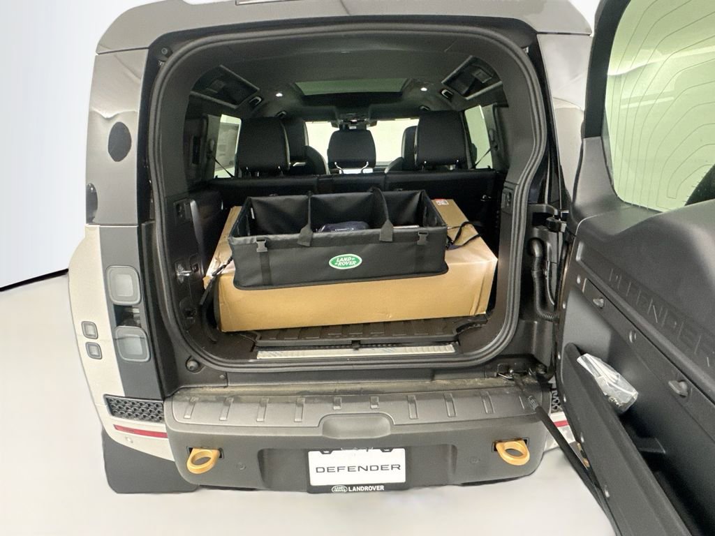 New 2026 Land Rover Defender 110 OCTA AWD/4WD image 26