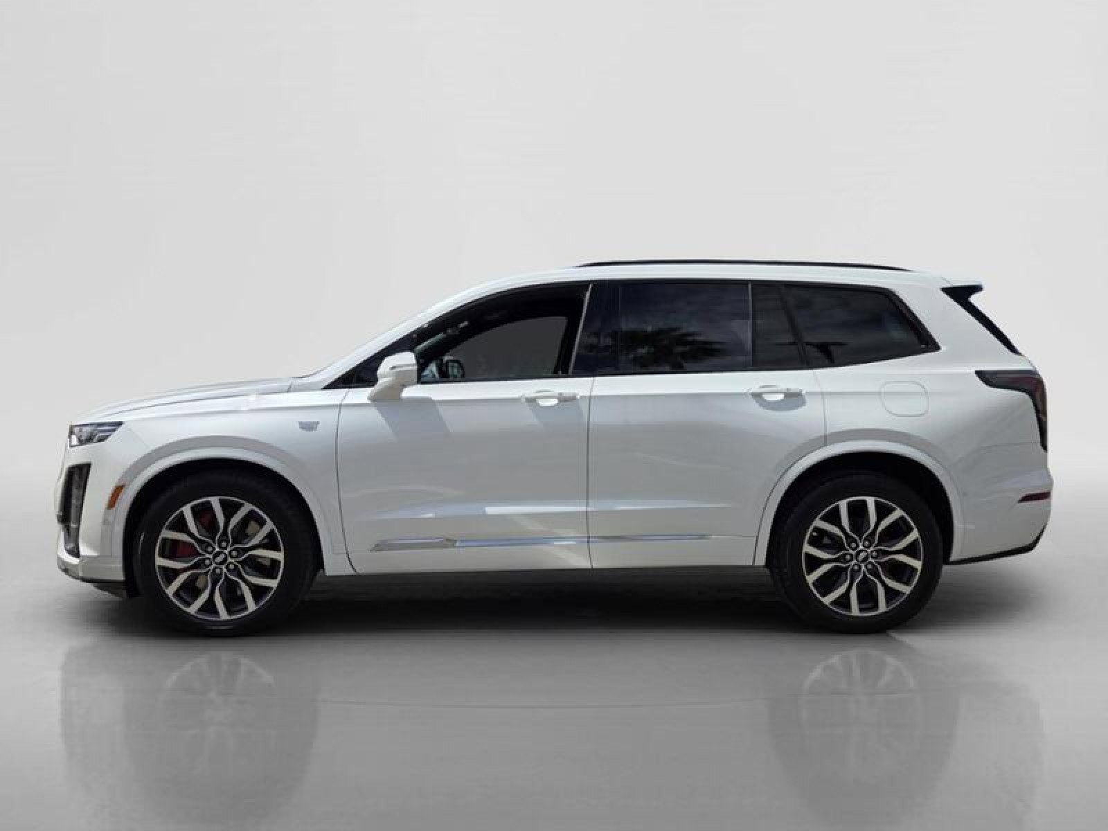 Used 2023 Cadillac XT6 Sport w/ Platinum Package AWD/4WD image 2