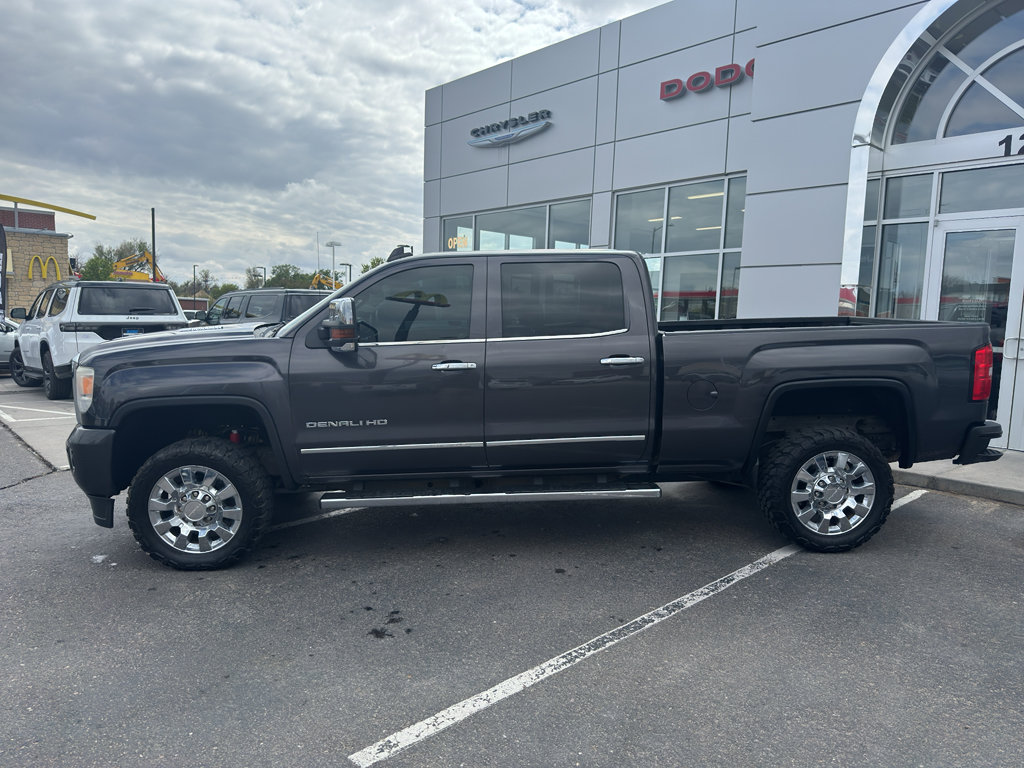 Used 2015 GMC Sierra 2500 Denali w/ Duramax Plus Package AWD/4WD image 2