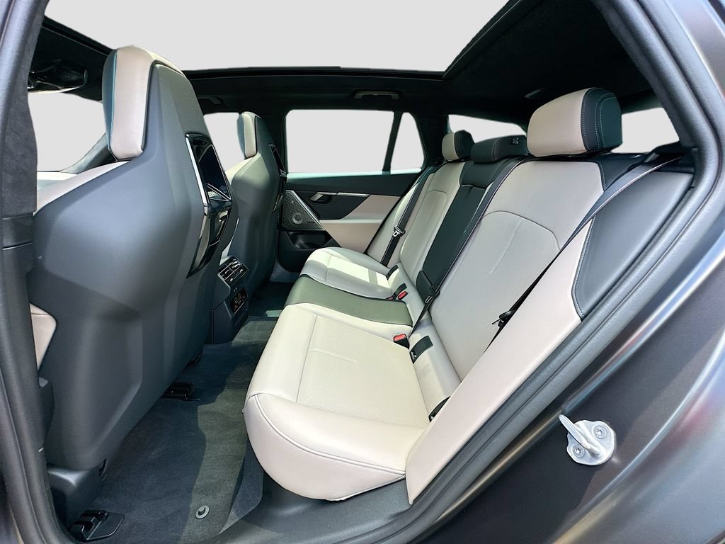 Used 2025 BMW M5 Touring AWD/4WD image 24