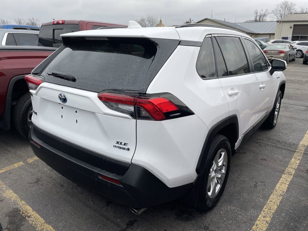 Used 2021 Toyota RAV4 XLE image 3