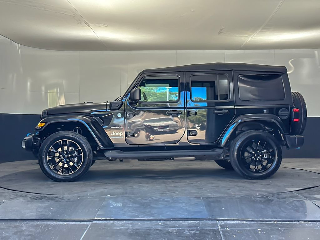 Used 2023 Jeep Wrangler Unlimited Sahara AWD/4WD image 6