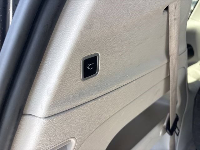 Used 2024 Chrysler Pacifica Touring-L FWD image 34