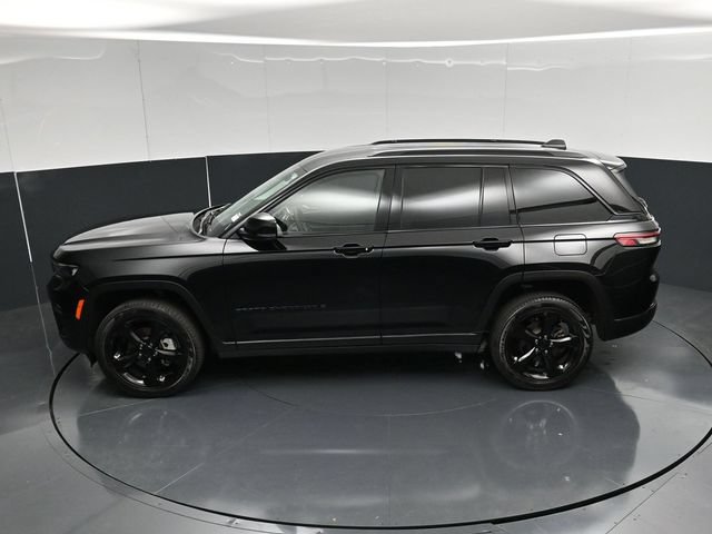 Used 2023 Jeep Grand Cherokee Limited w/ Black Appearance Package AWD/4WD image 55