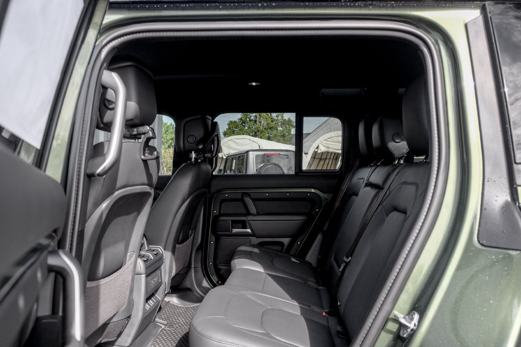 New 2026 Land Rover Defender 110 X-Dynamic SE AWD/4WD image 17